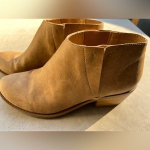 Soda women’s nude faux leather slip on booties with wooden heel size 9